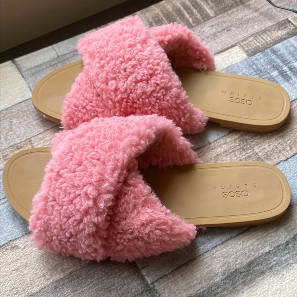 Cozy Pink and Tan Sherpa Slippers ASOS Design, 9.5-10